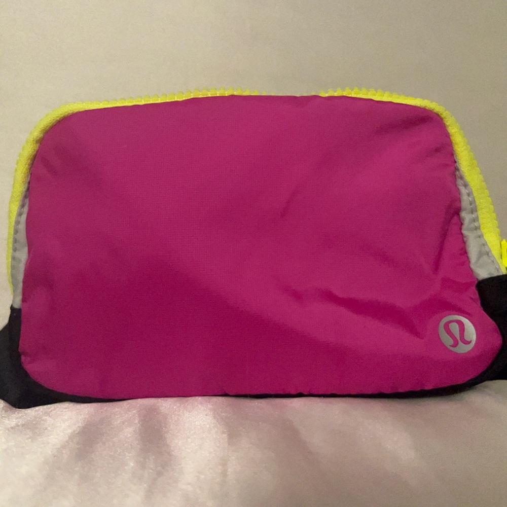 OG Highlight Purple / Vapor / Intense Teal lululemon Everywhere Belt Bag